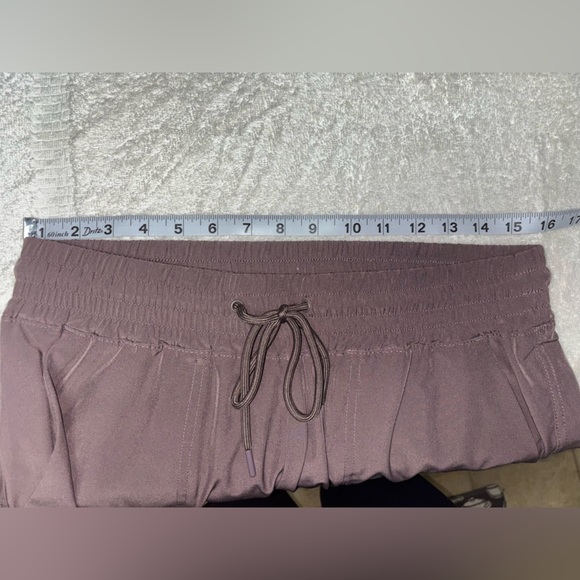 Old Navy Women’s Joggers - Picture 5 of 8